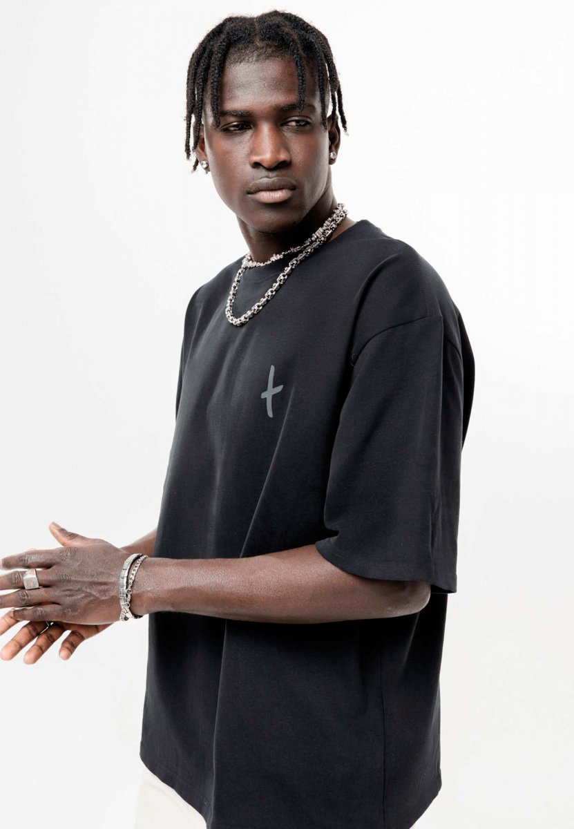 TYPES "BLACK" T-SHIRT