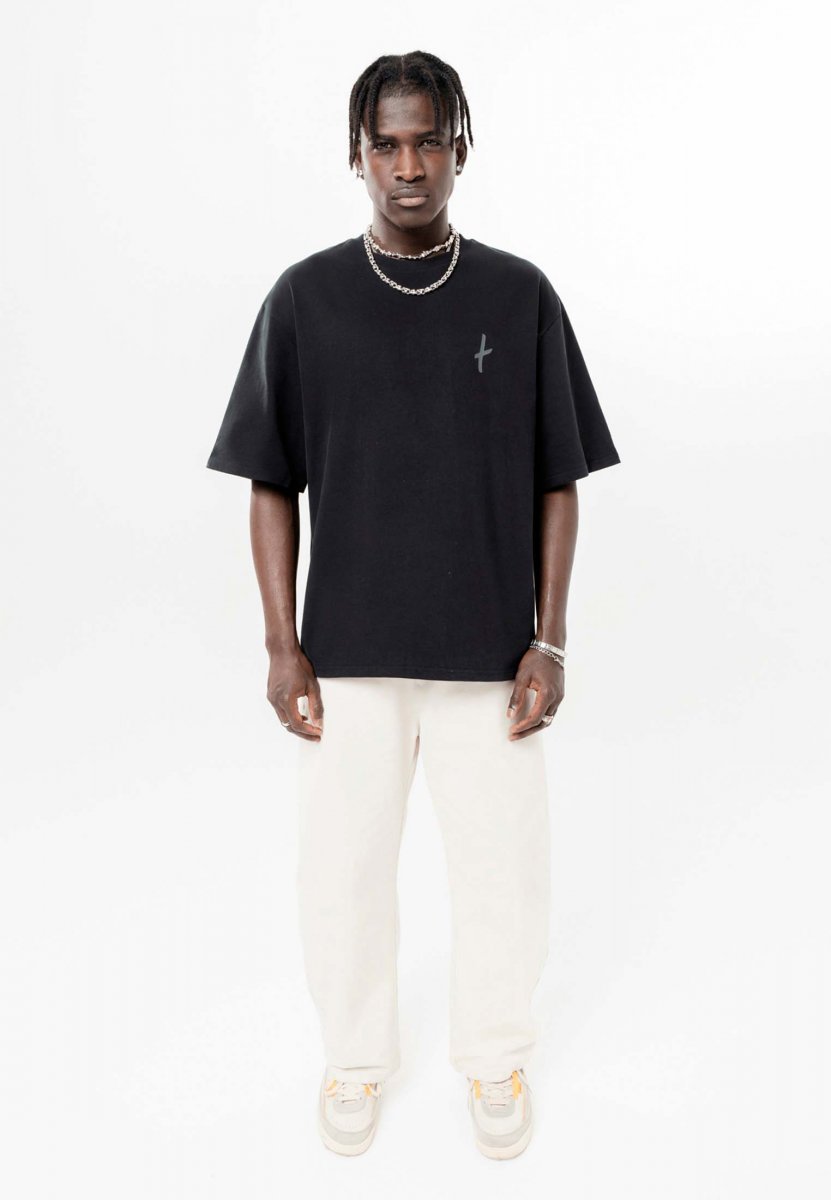 TYPES "BLACK" T-SHIRT